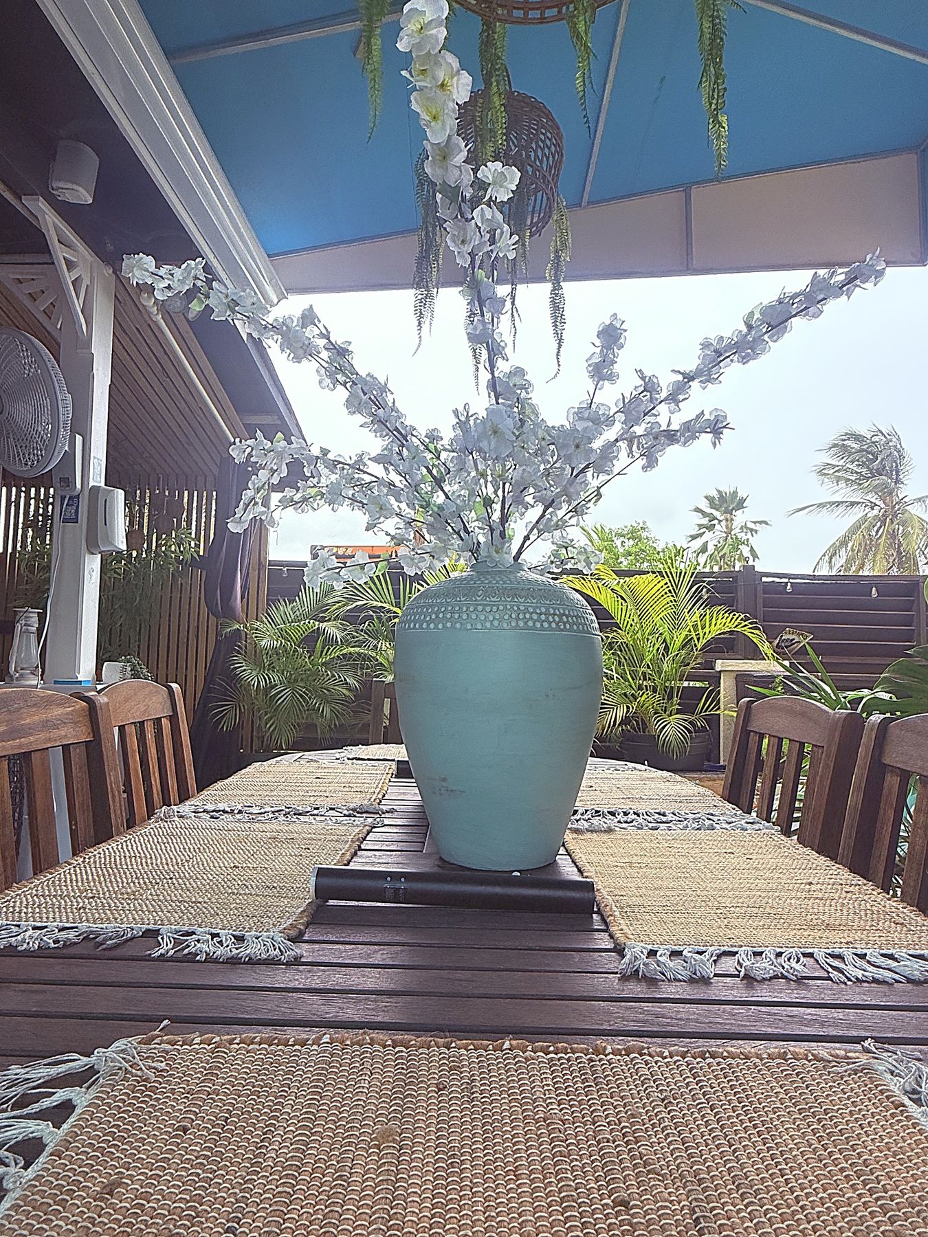Poolside dining table at Hidden Gem