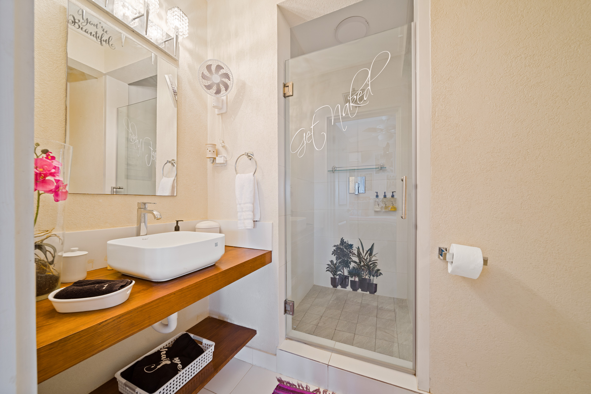Moroccan Room bathroom