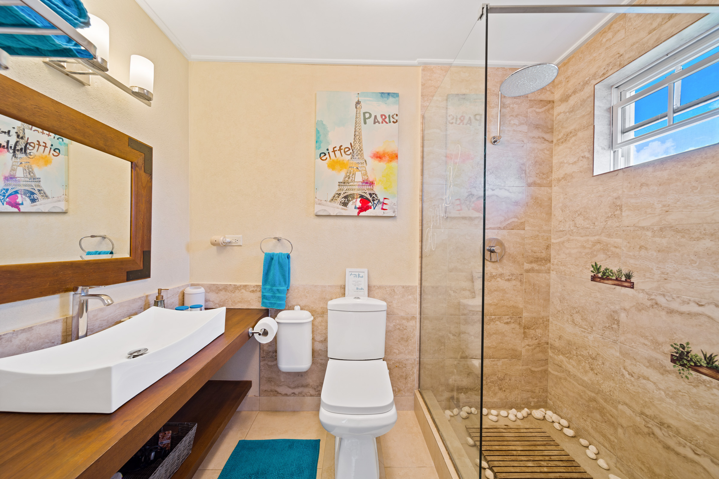 Parisian Room bathroom