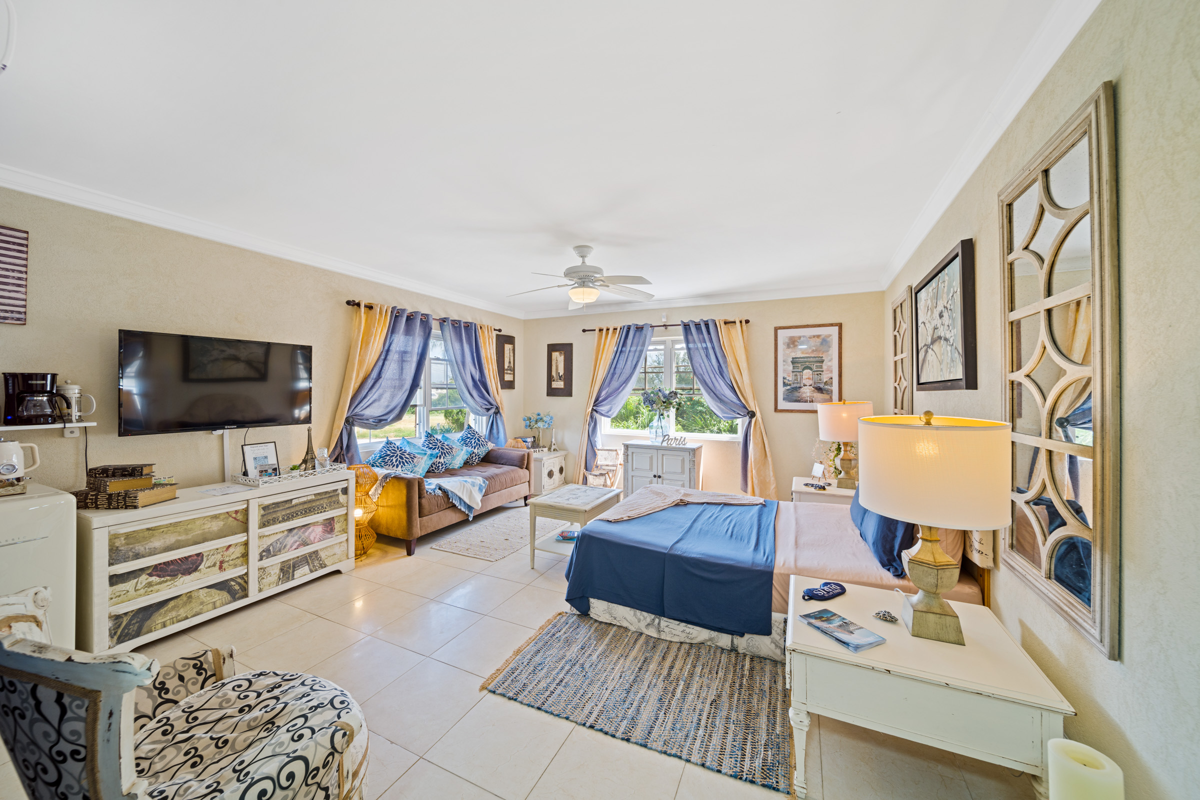 Parisian Room seating and TV area