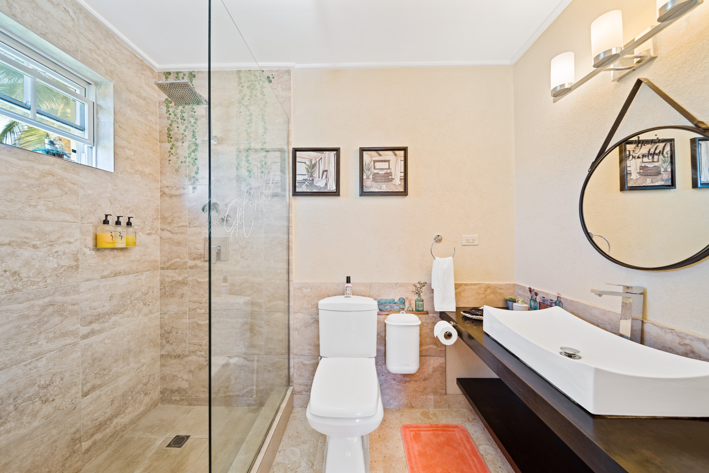 Tropical Room bathroom