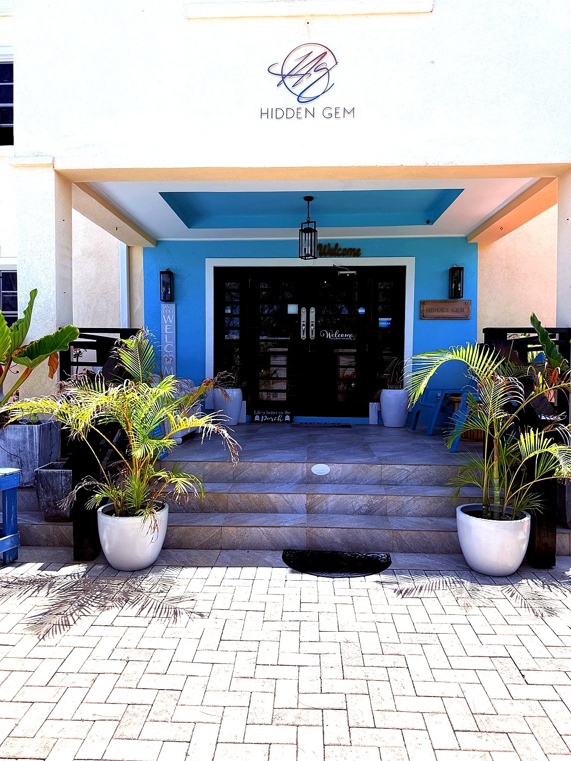 Main entrance at Hidden Gem
