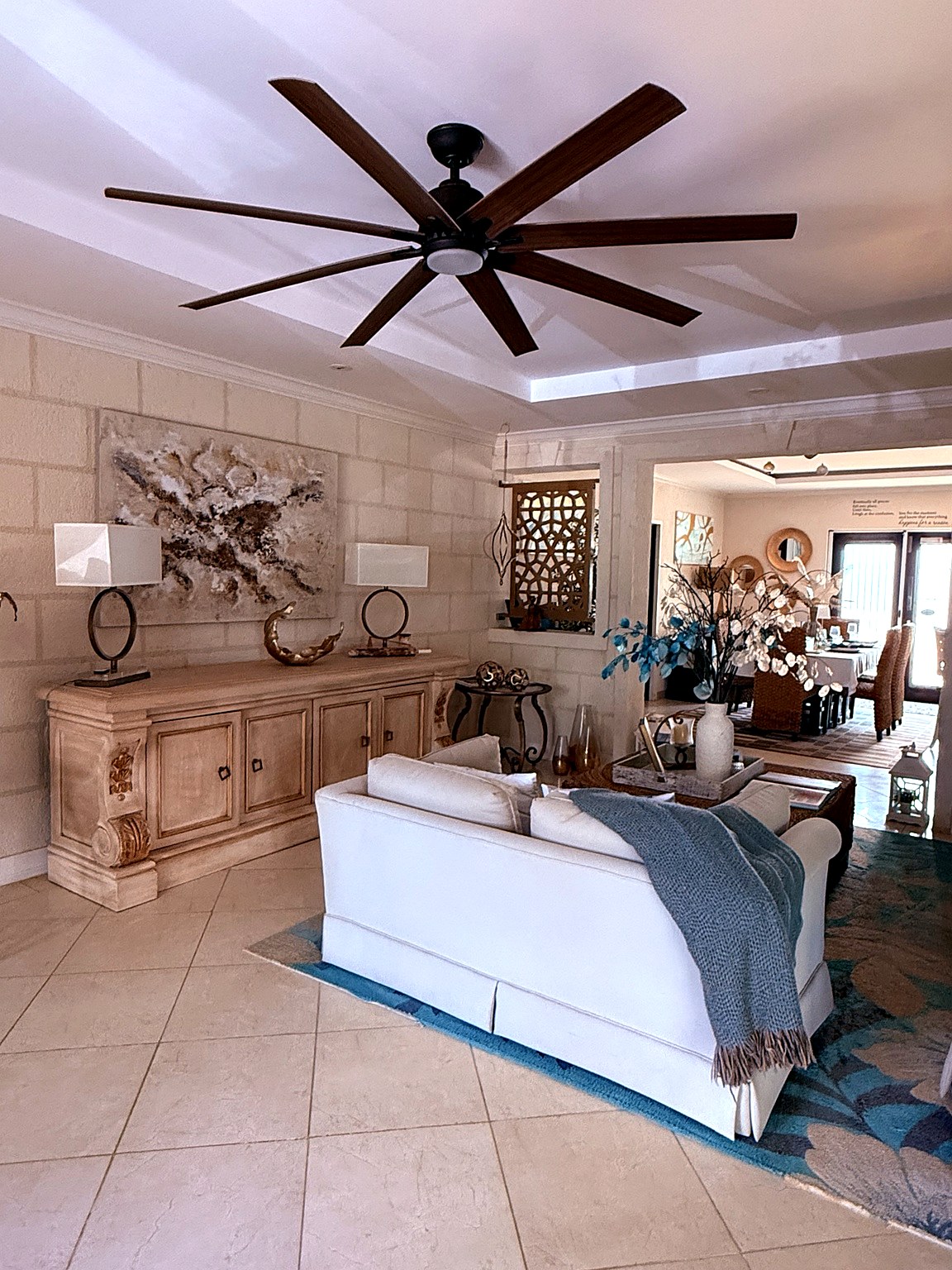 Living room lounge with ceiling fan at Hidden Gem